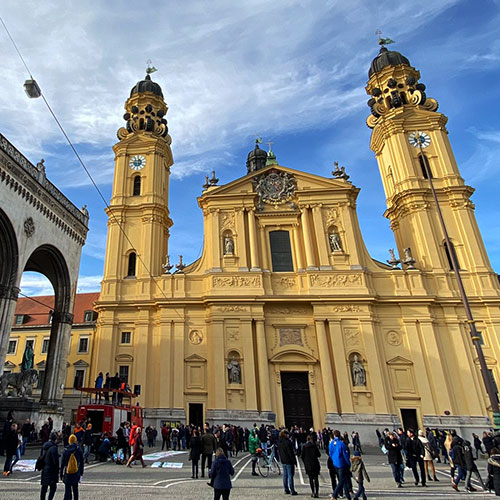 English guided tour guide Munich Valérie Kieffer